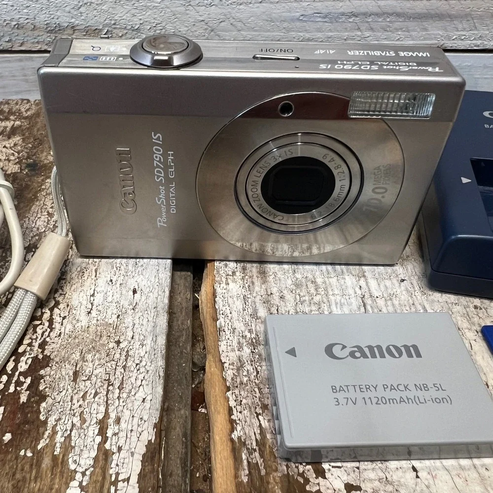 Vintage Canon PowerShot SD790 IS Silver Digital ELPH Camera Bundle 10.0MP OS